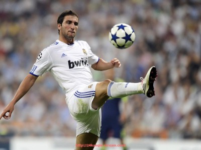 24看球直播网-布克在2021年西部决赛中的进攻效率如何领先联盟